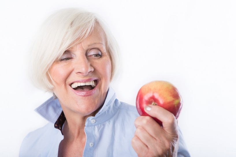 Apfel, Zahngesundheit, Alter, Frau, Obst, Vitamine, gesund, beißen