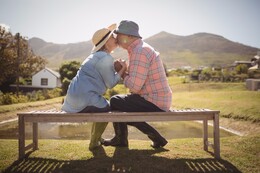 Verlieben im Alter: So verlieben sich Frauen & Männer der Generation 50plus