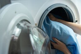Bettlaken waschen: Tipps zu Temperatur (Grad) & Programm in der Waschmaschine