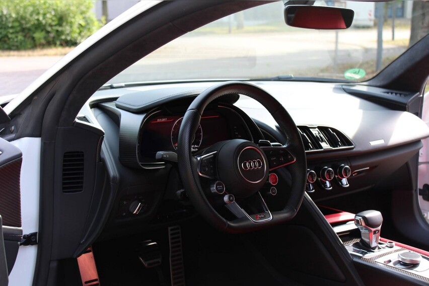 Audi R8 V10 Plus mieten