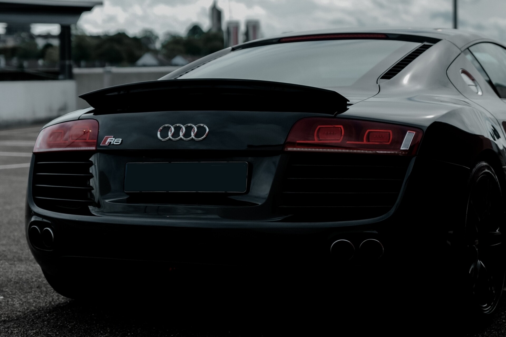 Audi R8 V8