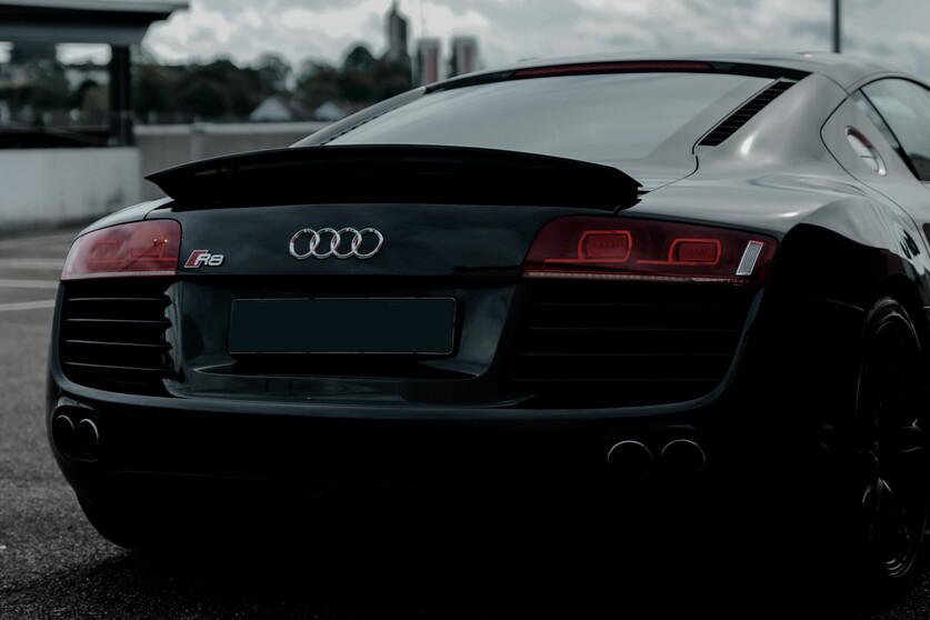 Audi R8 V8