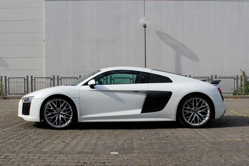 Audi R8 V10 Plus mieten