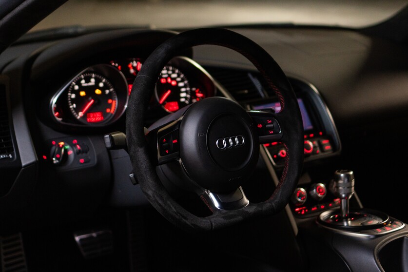Audi R8 V8