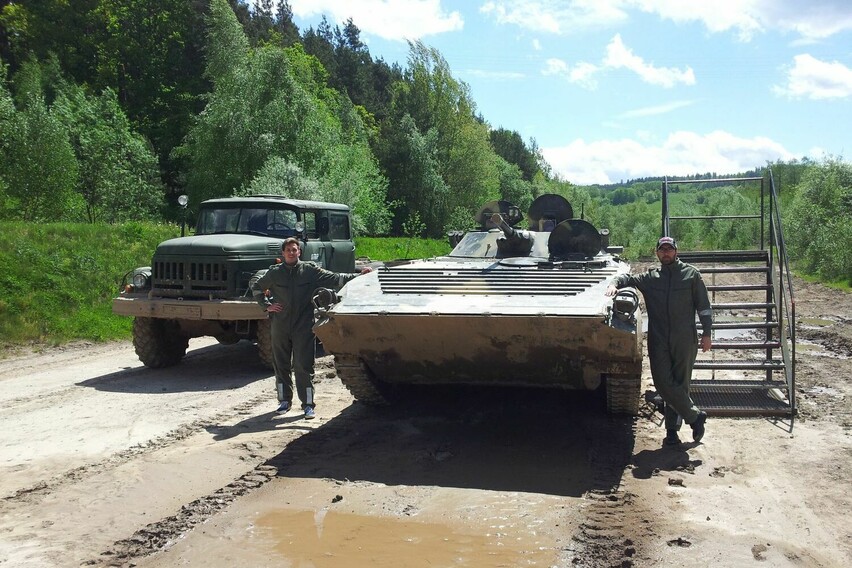 Panzer (BMP) + Militär-Truck ZIL 6x6 selber fahren