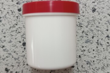 Salbendose mit rotem Deckel 10 g / 12 ml