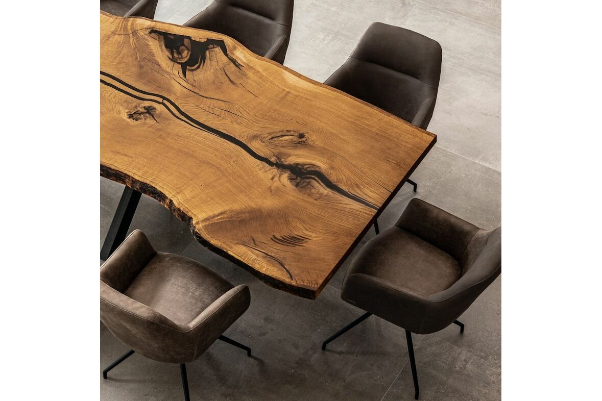 Massiver Holztisch mit Epoxidharz aus einem Stück - Eiche