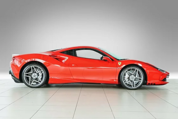Ferrari F8 Tributo mieten - 8 Stunden