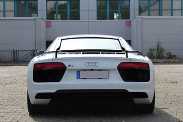 Audi R8 V10 Plus mieten - 1 Woche