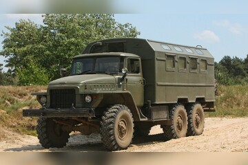 LKW | Militär-Truck selber fahren: URAL-375D (3 Runden)