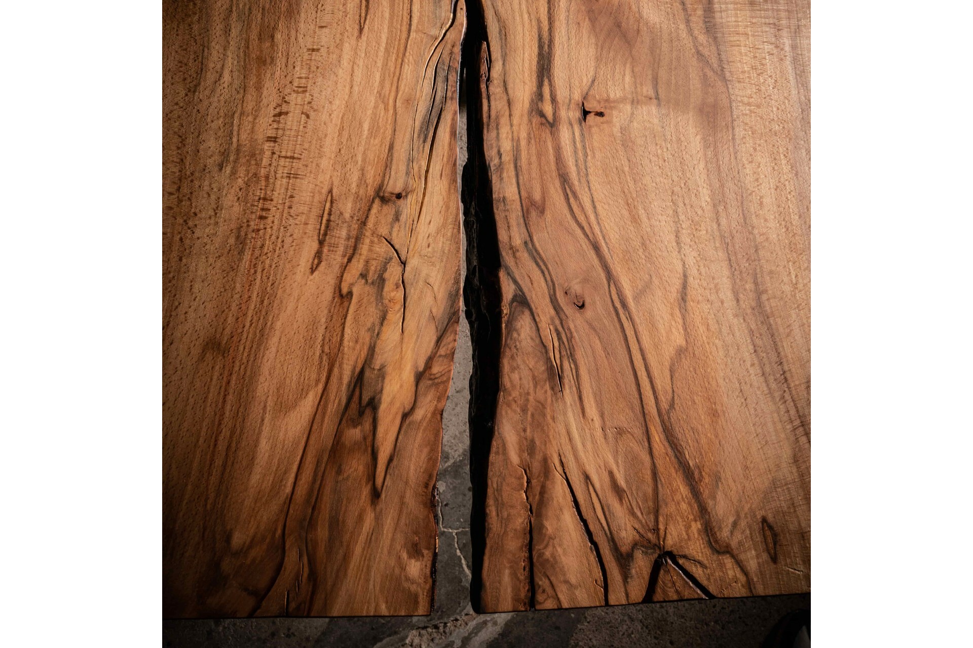 Massiver Holztisch aus einem Stück - Buche