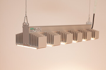 SANlight Q6W 215W LED-Pflanzenlampe