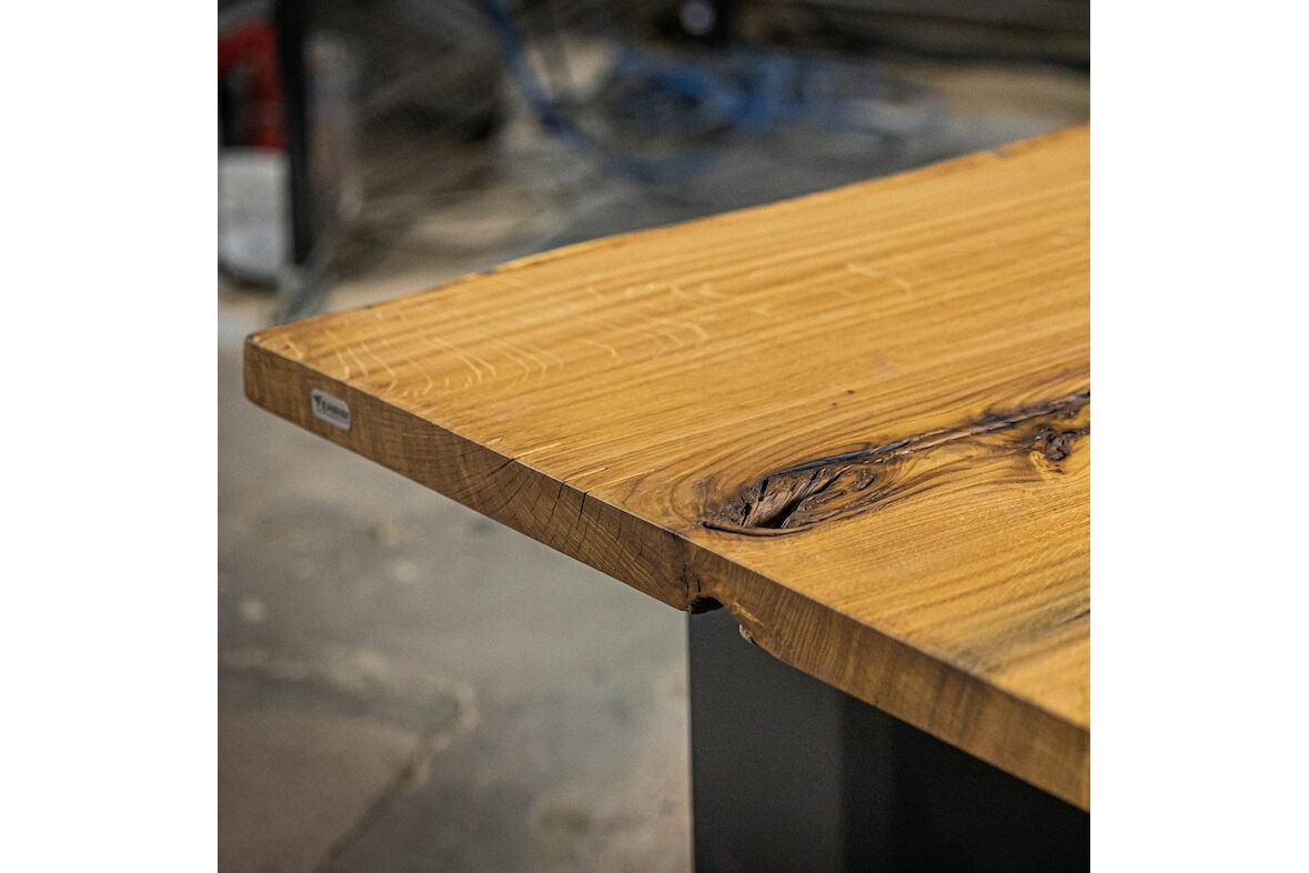 Massiver Holztisch Eiche - Esstisch aus einem Stück