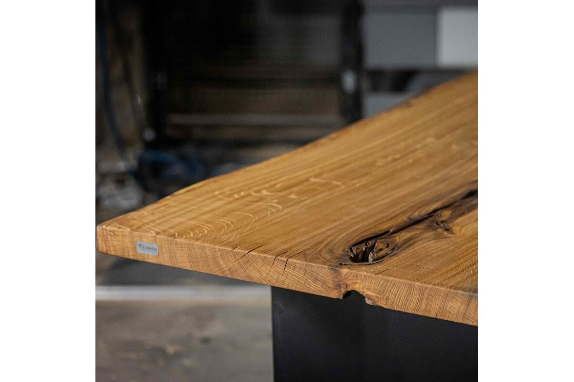 Massiver Holztisch aus einem Stück - Eiche