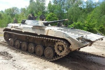 Kettenpanzer BMP + Radpanzer SPW-40 fahren