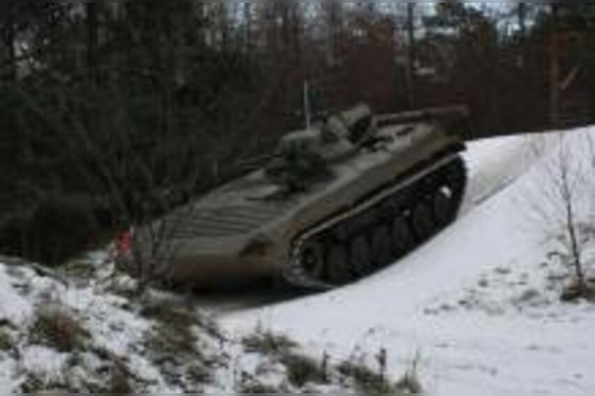Panzer fahren BMP inkl. Car-Crashing