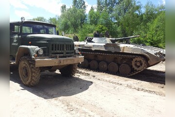 Panzer (BMP) + Militär-Truck ZIL 6x6 selber fahren