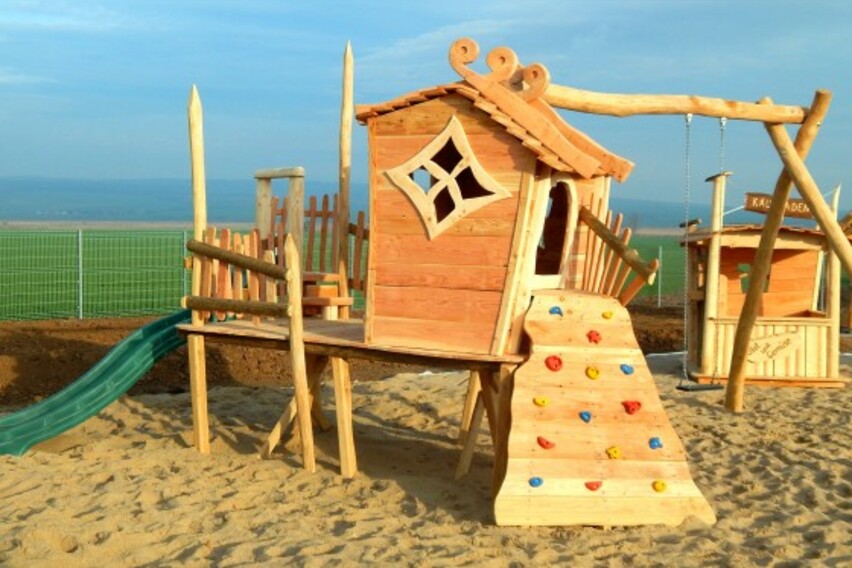 Kindergeburtstag mit Geburtstagskuchen