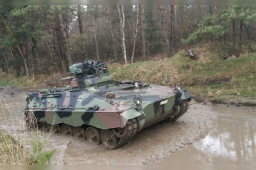 Panzer fahren Schützenpanzer Marder