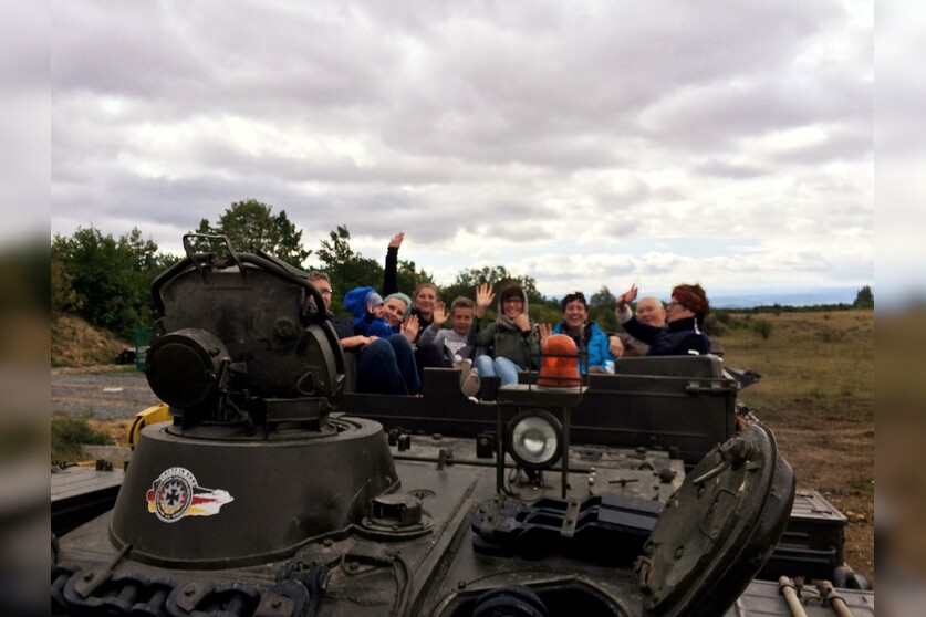 Mitfahren im Panzer: Familienticket inkl. 5 Personen