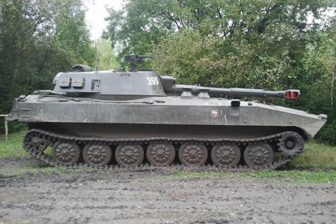 2S1-Panzerhaubitze-122 mm fahren
