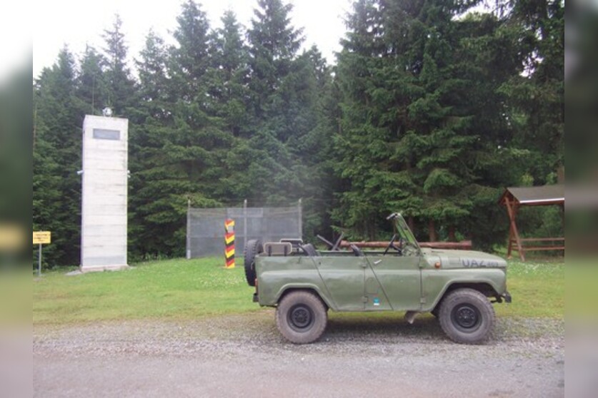 Mitfahren im Militär-Jeep (UAZ)