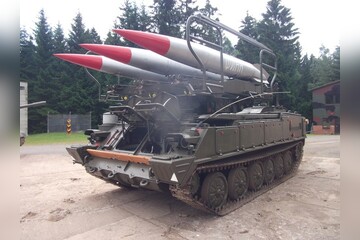 Panzer fahren Fla-Raketenkomplex 2K12 KUB