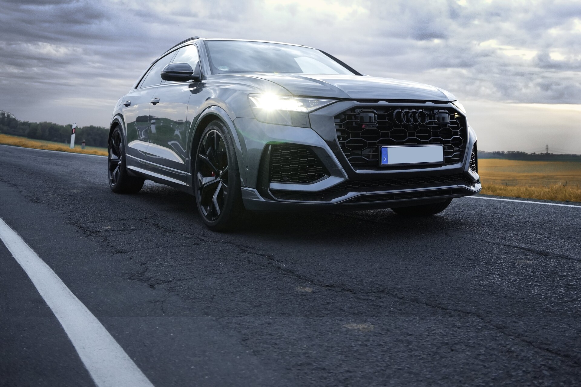 Audi RSQ 8 mieten