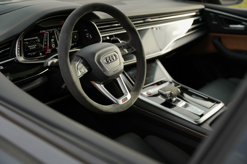 Audi RSQ 8 fahren