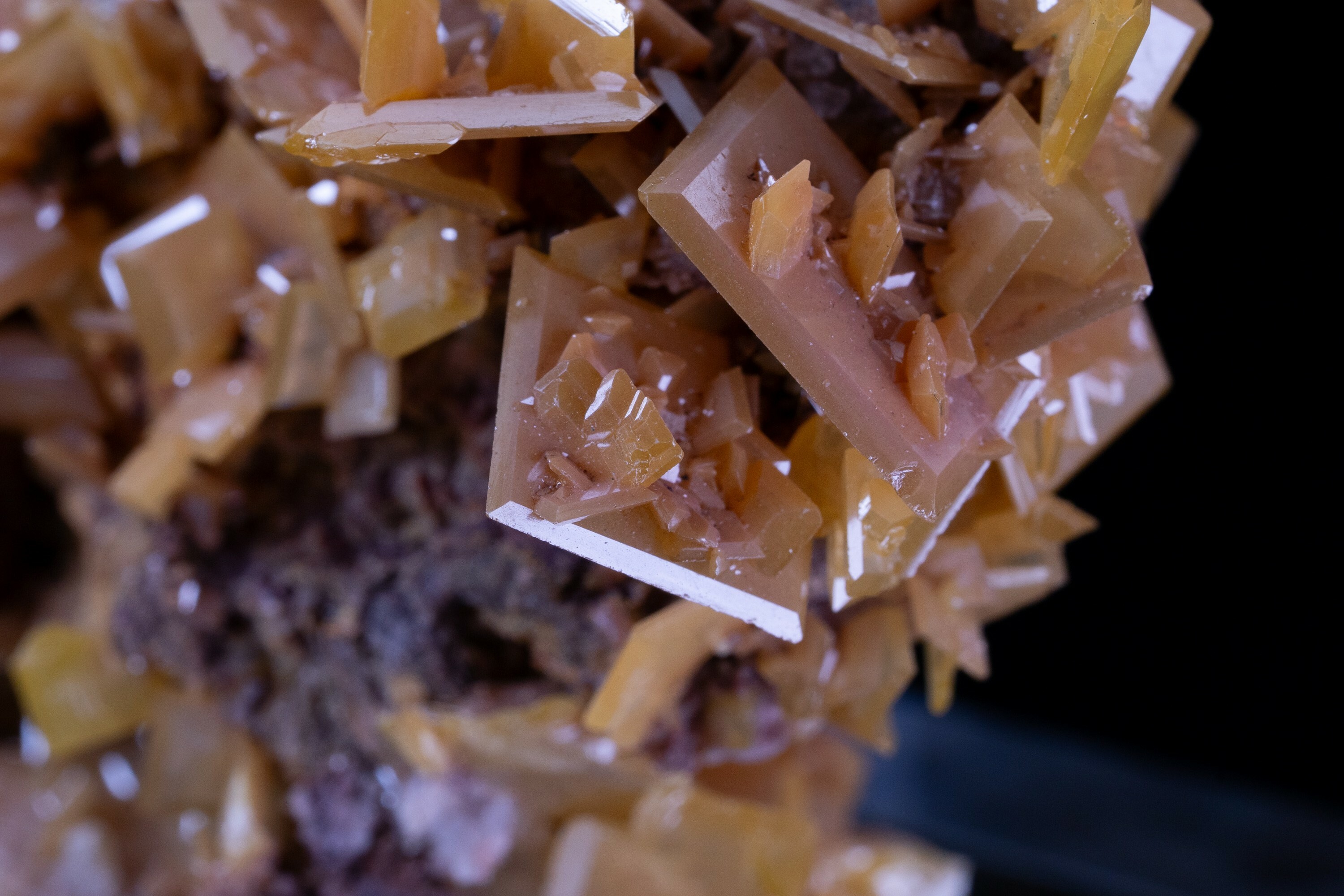 Wulfenit mit seiner atemberaubenden Struktur & Schönheit! | © fine collectors minerals