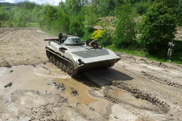 Panzer (BMP) + Militär-Truck Ural-375 selber fahren
