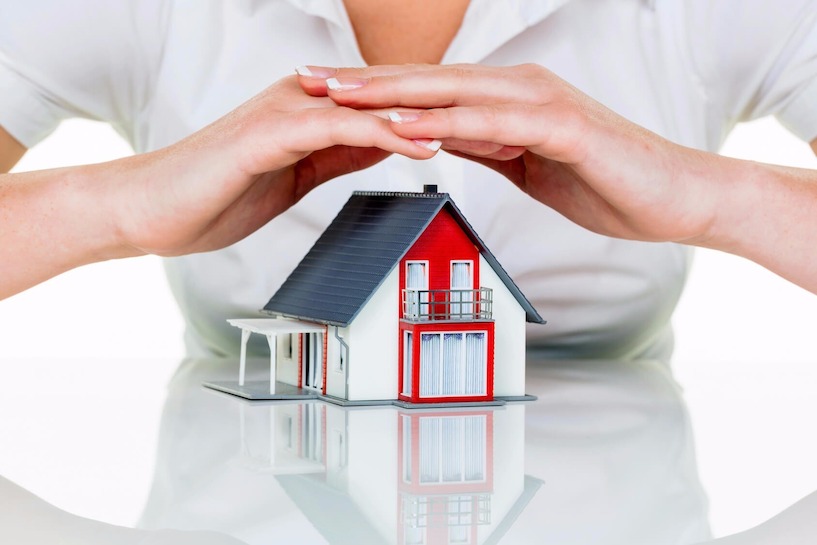 Ist Ihr Haus oder Ihre Wohnung nicht barrierefrei? Mit Bauförderungen und Zuschüssen können Sie barrierereduzierende Maßnahmen günstig finanzieren. Versicherung, Haus, Gebäude, Schutz, Dach, Eigenheim, schützen, versichern