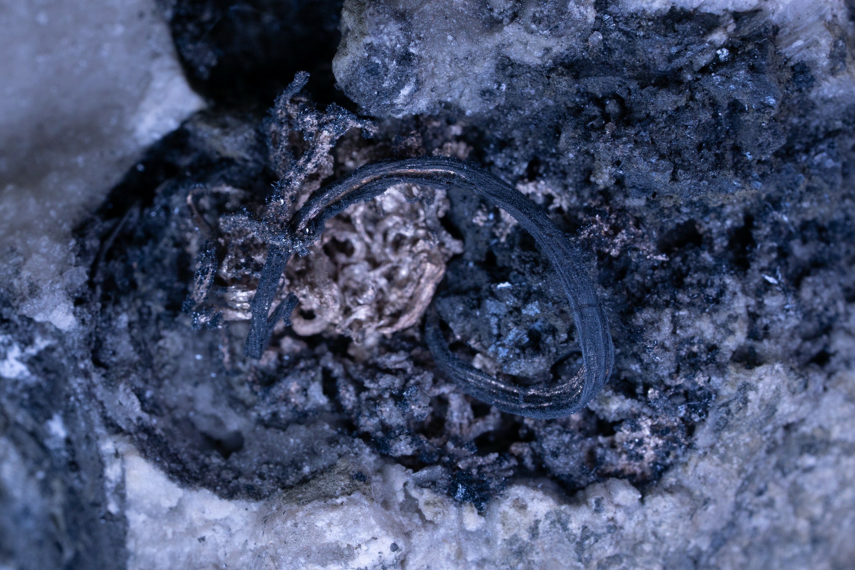 Silber-Mineralverbindung bei basenio.de entdecken! | © fine collectors minerals