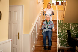 Rollstuhllift für Treppe (Innen, Außen & Senkrecht) – Ratgeber & Preise im Überblick