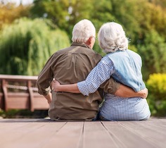 Alltagserleichterung für Senioren: 10 Hilfsmittel & Alltagshilfen für ältere Menschen