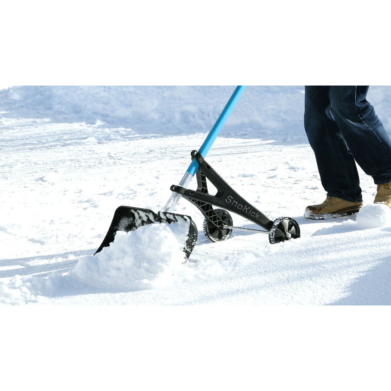 SnoKick® - Schneeschieber mit Rollen