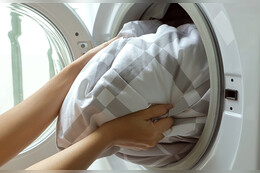 Bettdecke waschen in der Waschmaschine: Tipps zum richtigen Programm & Temperatur (Grad)