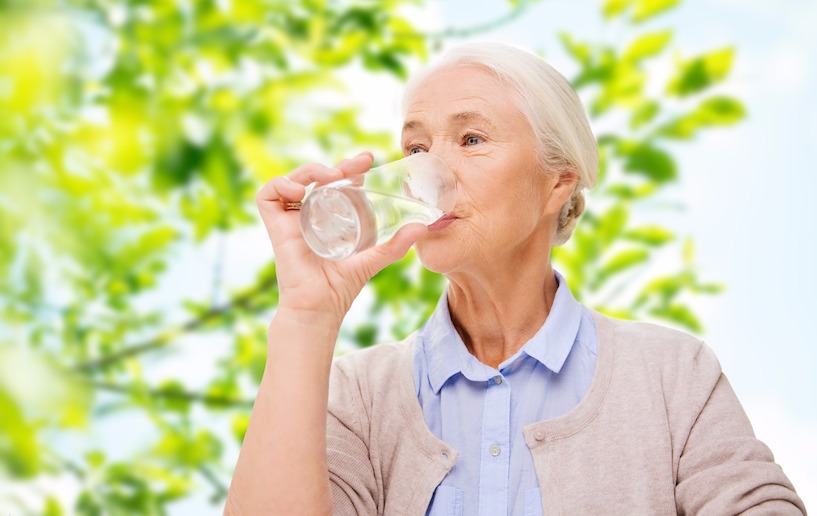 Wasser, Selters, trinken, Frau, Alter, Glas, Getränk, lächeln, Falten