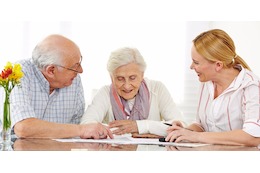 Die Senioren-WG:  Tipps & Informationen zu Kosten (Eigenanteil) einer Wohngemeinschaft im Alter