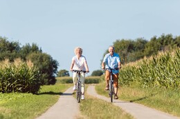 Unterschiede zwischen E-Bike & Pedelec für Senioren: Tipps zu guten Marken und Kosten