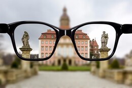 Was hilft bei Kurzsichtigkeit & Weitsichtigkeit im Alter? Kosten & Heilungschancen bei Brille, Kontaktlinsen & Augenlasern