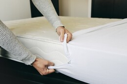Wasserdichter Matratzenbezug: Wasserfester Schutzbezug & Schonbezug gegen Inkontinenz im Test & Vergleich