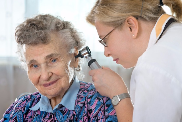 HNO, Arzt, Ohr, Tinnitus, Senior, Doktor, Untersuchung, Otoskop, Alter
