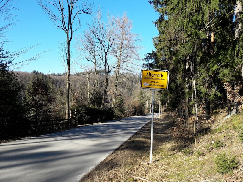 Altenroth, Ortseingang, Straße, Verkehrsschild