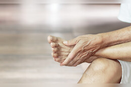 Schmerzen im Fuß trotz Einlagen: Diese Alternativen können gegen Fußschmerzen helfen