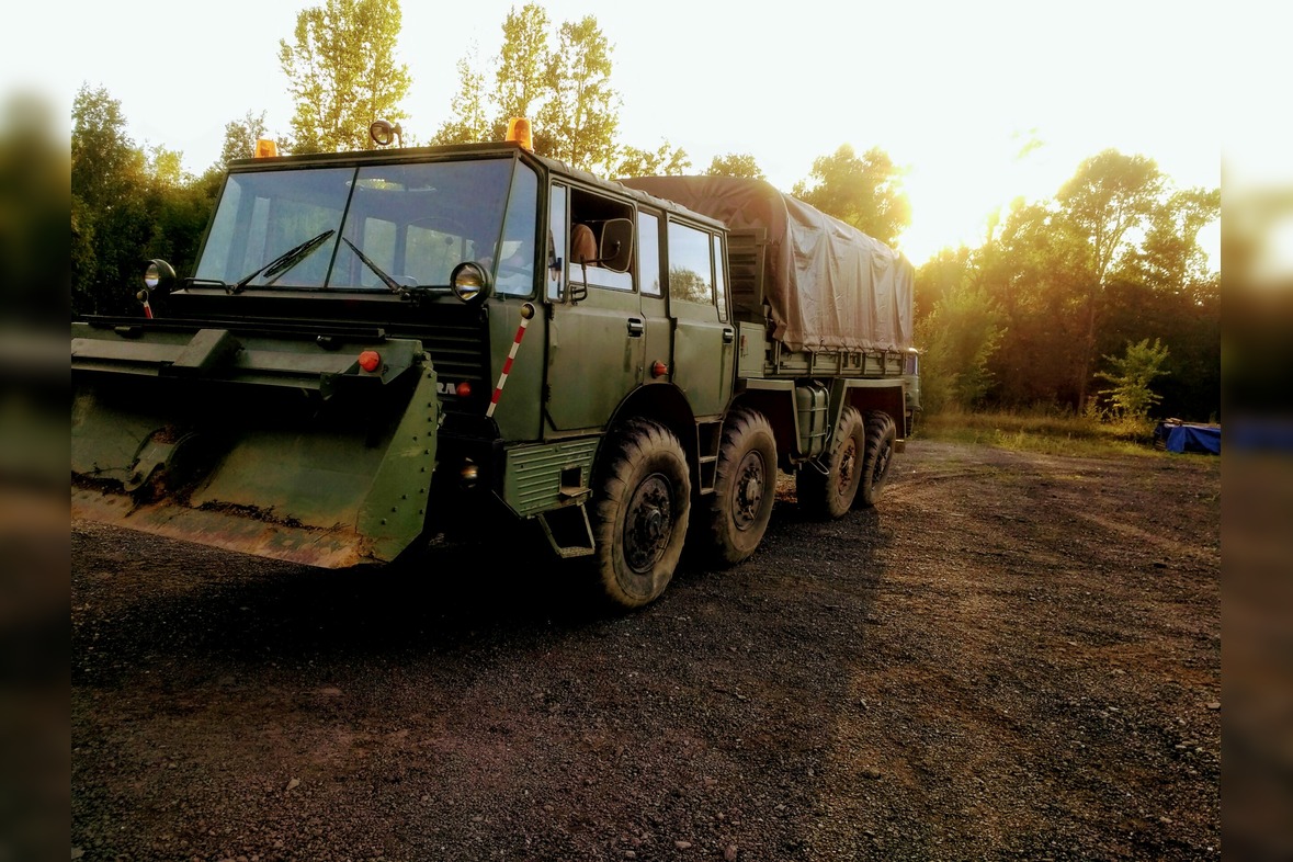 Mitfahren im LKW | Militär-Truck Tatra 813