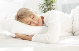 Tipps fĂŒr BauchschlĂ€fer: Ein Schlafcoach klĂ€rt auf, warum auf dem Bauch schlafen doch gesund ist Tipps fĂŒr BauchschlĂ€fer: Ein Schlafcoach klĂ€rt auf, warum auf dem Bauch schlafen doch gesund ist