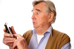 Tastenhandy im Test: Das sind die besten Mobiltelefone für Senioren