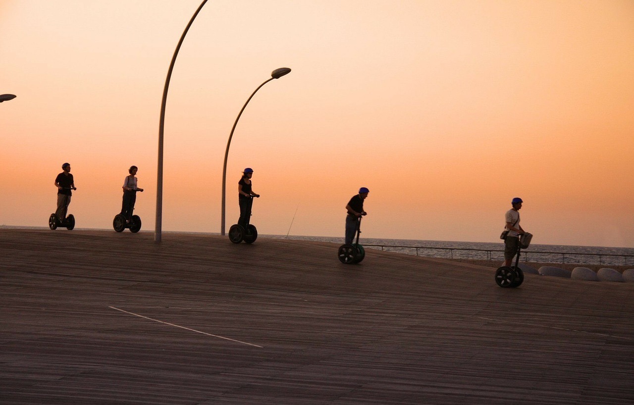 Segway, fahren, Stra&szlig;e, Laterne, PPP, Foto basenio.de