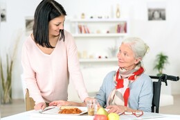 Ernährung im Alter: Tipps zu gesunder & ausgewogener Kost für Senioren (Beispiel für Ernährungsplan)